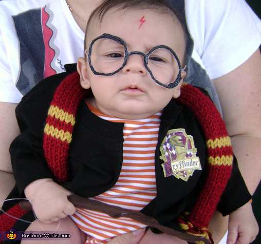 This baby dressed as Harry Potter is the cutest thing you'll see today
